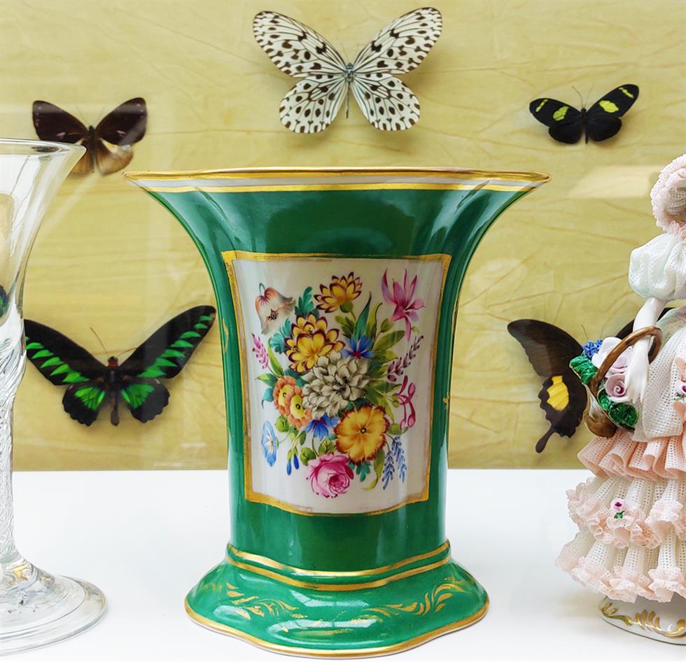 Decorative Antiques & Collectors Sale on 08/04/2022