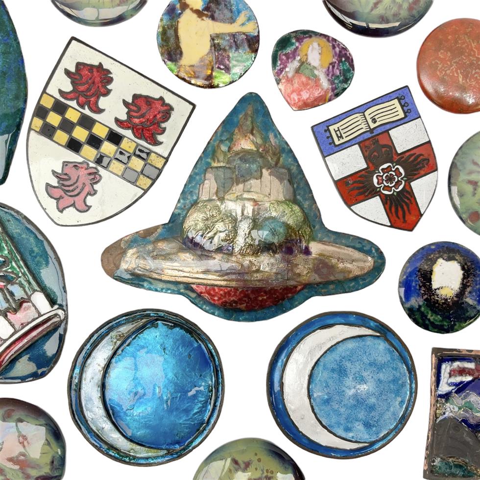 Decorative Antiques & Collectors on 21/10/2022