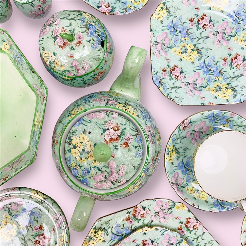 Decorative Antiques & Collectors on 31/03/2023