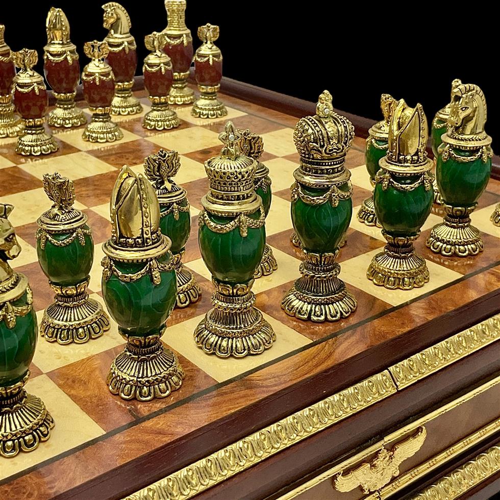 Decorative Antiques & Collectors on 20/10/2023