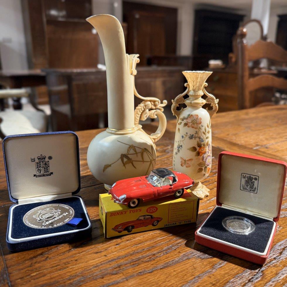 Affordable Antiques & Collectors on 13/12/2024