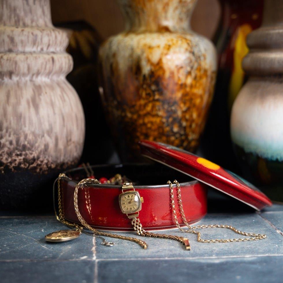 Affordable Antiques: Collectors, Pictures & Jewellery