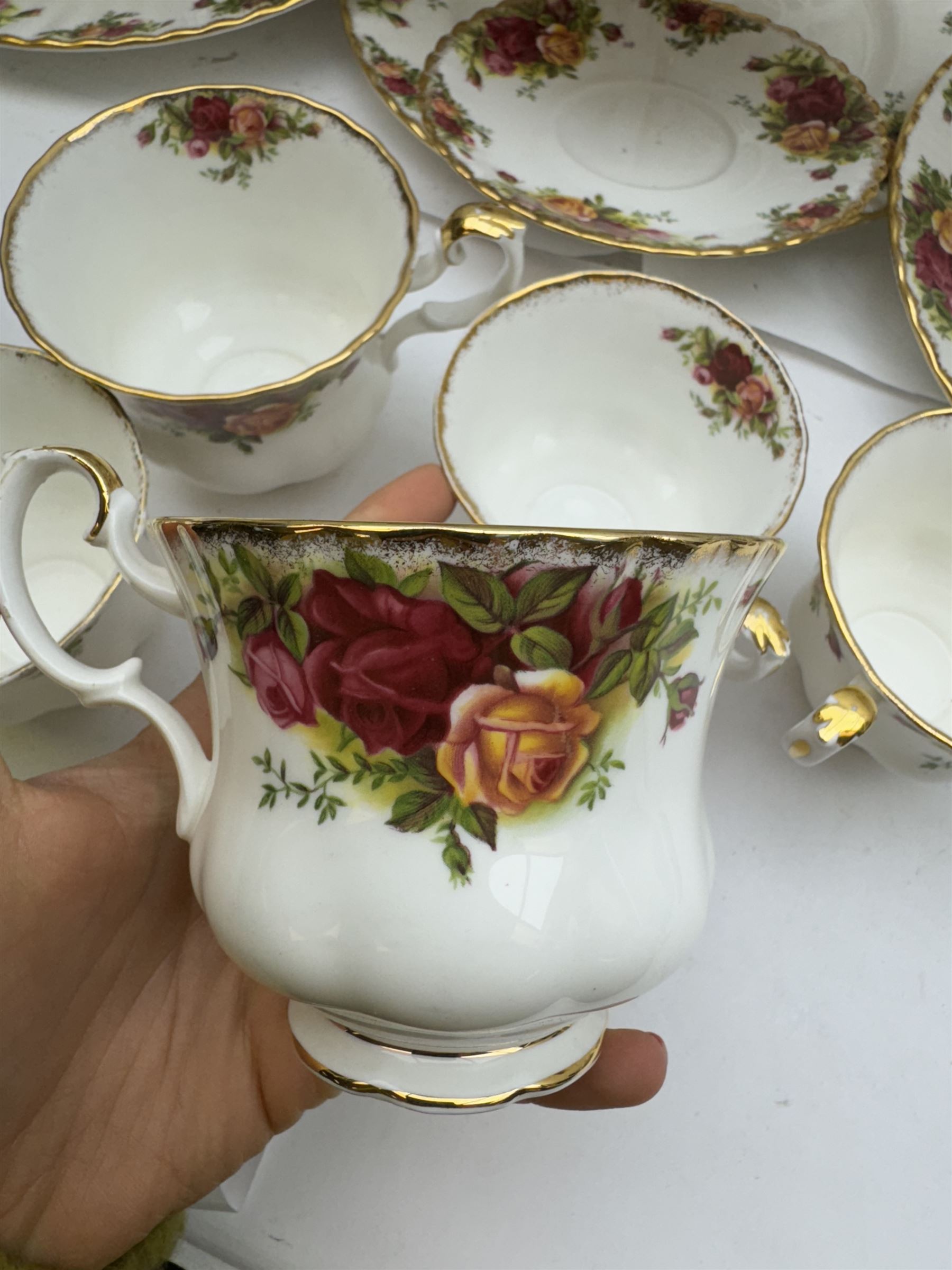 Royal Albert Old Country Roses pattern tea and dinner wares, including tiered cake stands, cake plate, napkin rings, egg cups, pierced serving platters, etc 