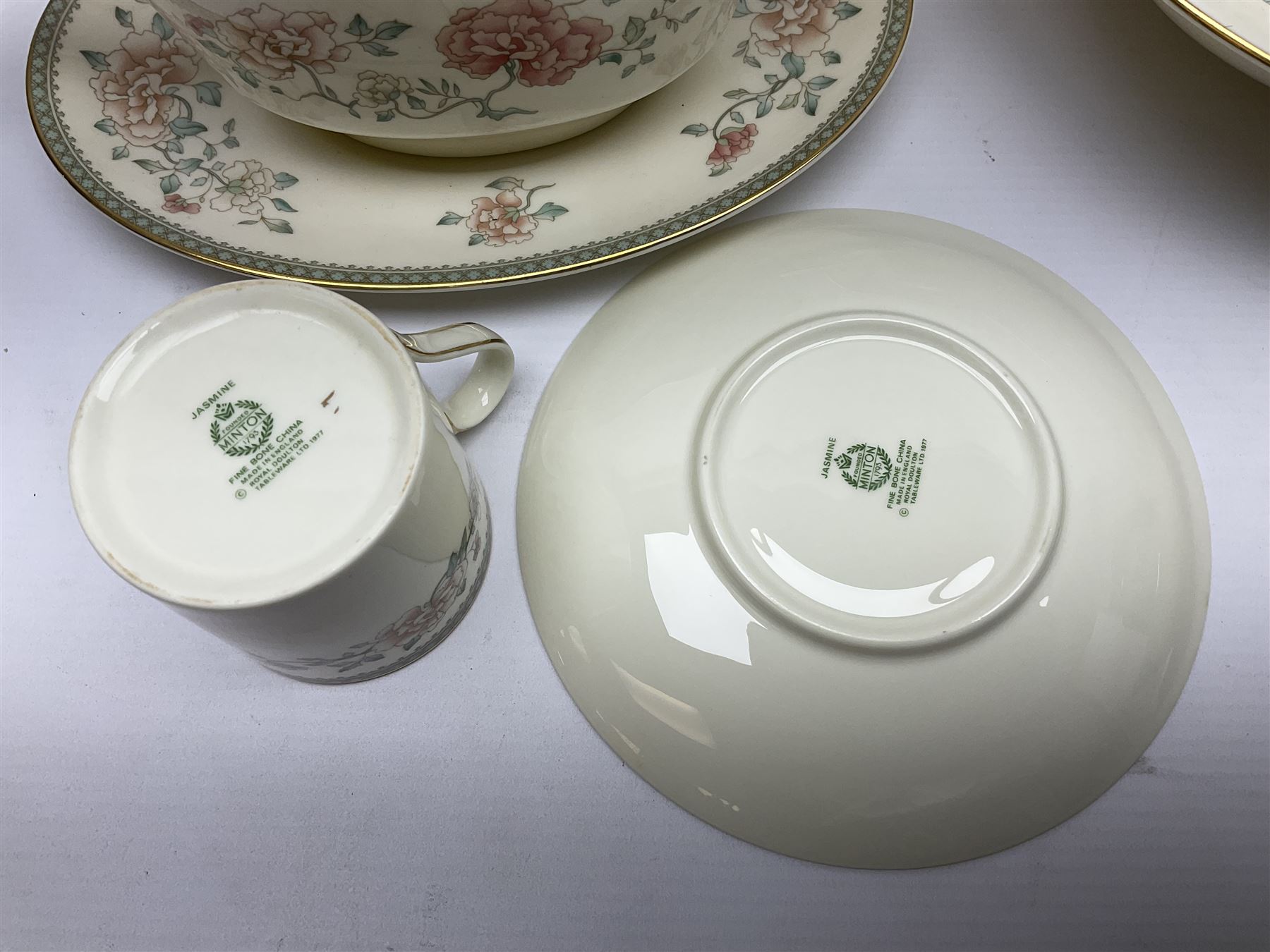 Minton Jasmine pattern tea and dinner wares, including dinner plates, sauce boats, side plates, bowls, teacups, coffee cans and twin handled soup bowls, etc (122)