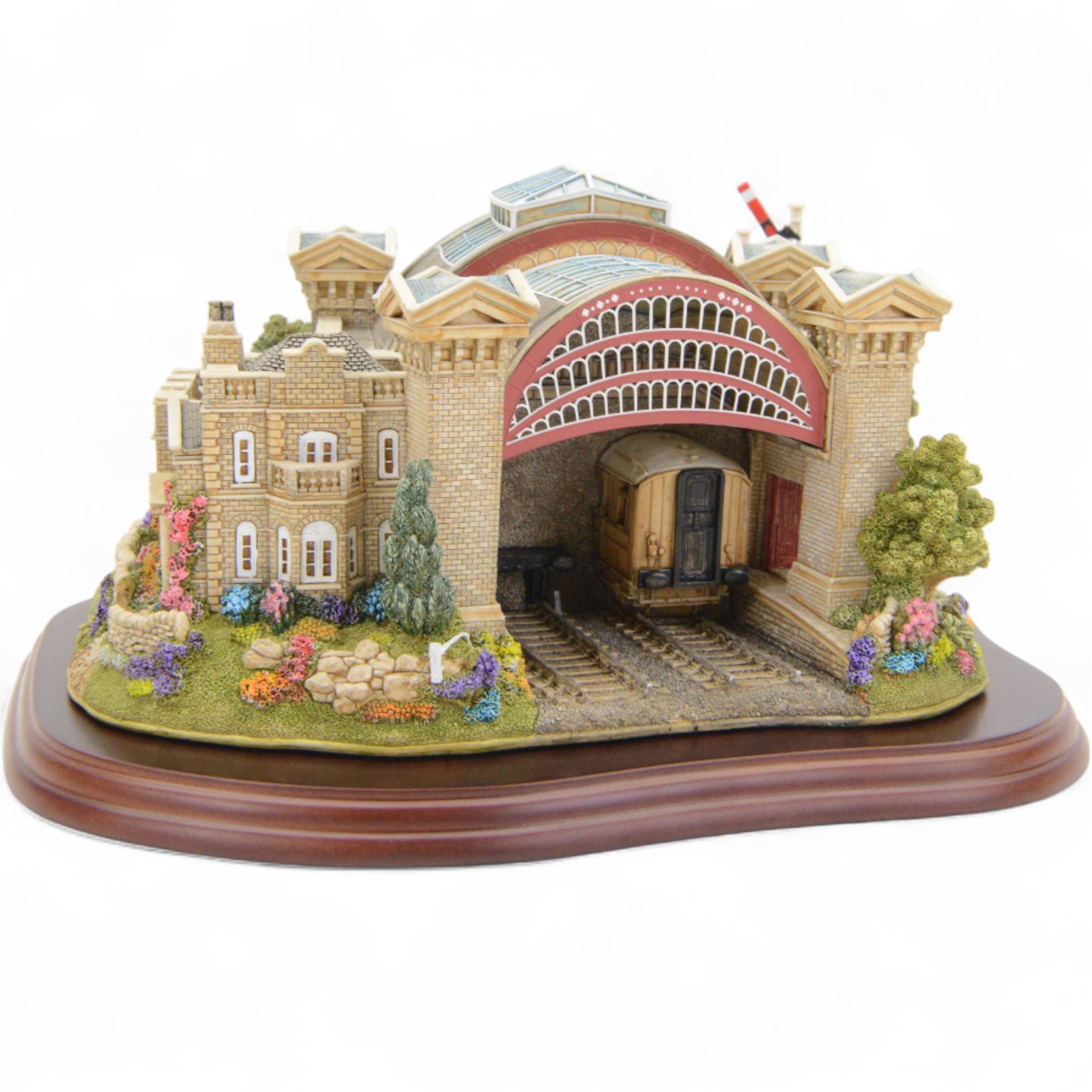 Lilliput lane The Mallard Record Breaker | Wood, Metal & Other