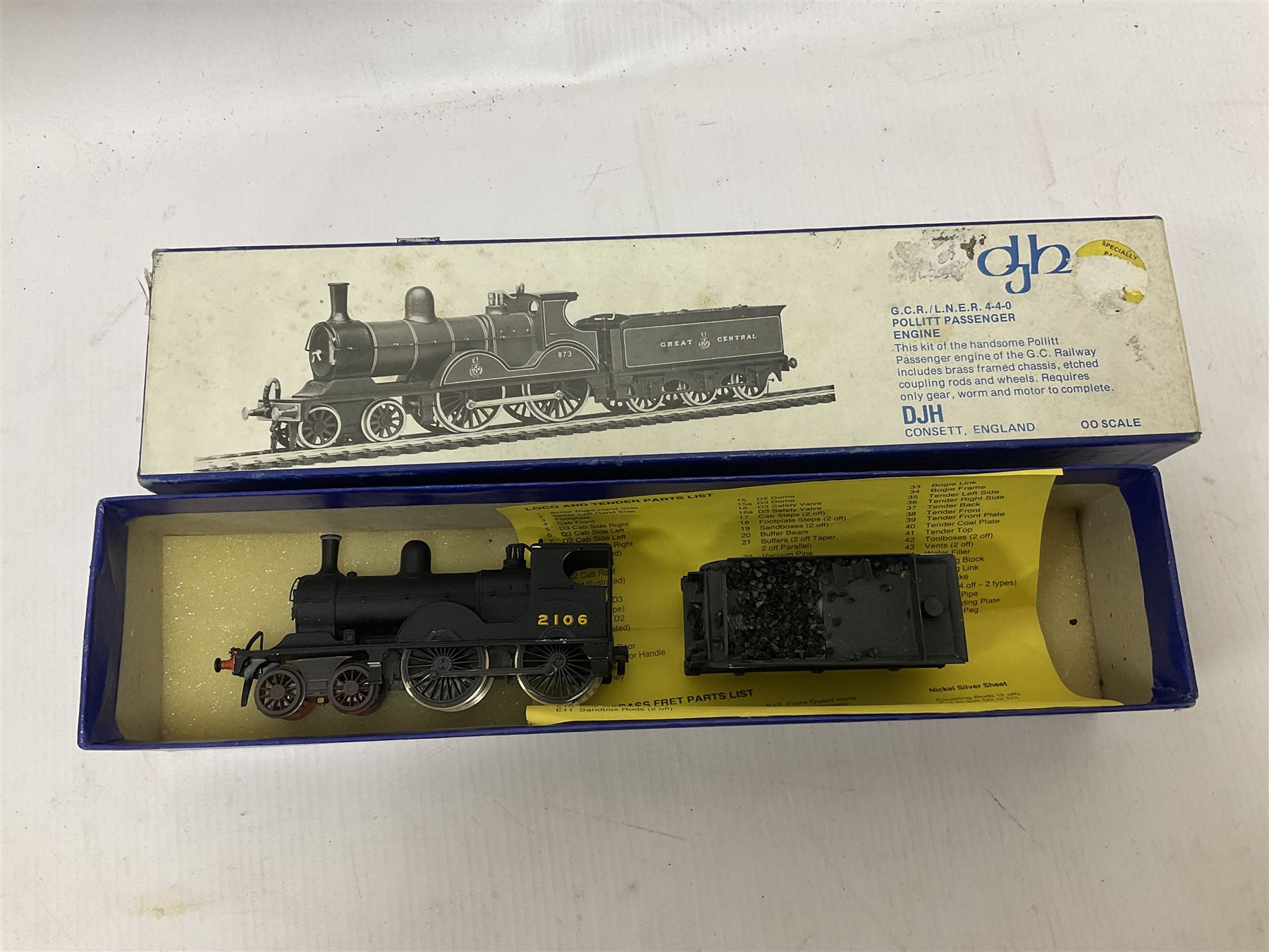 ‘00’ gauge - two kit built steam locomotives and tenders comprising GCR/LNER Class D6 4-4-0 Pollitt Passenger Engine no.2106 finished in LNER black with DJH Models box; Class D9 4-4-0 ‘Queen Mary’ no.62307 finished in BR black (2) 