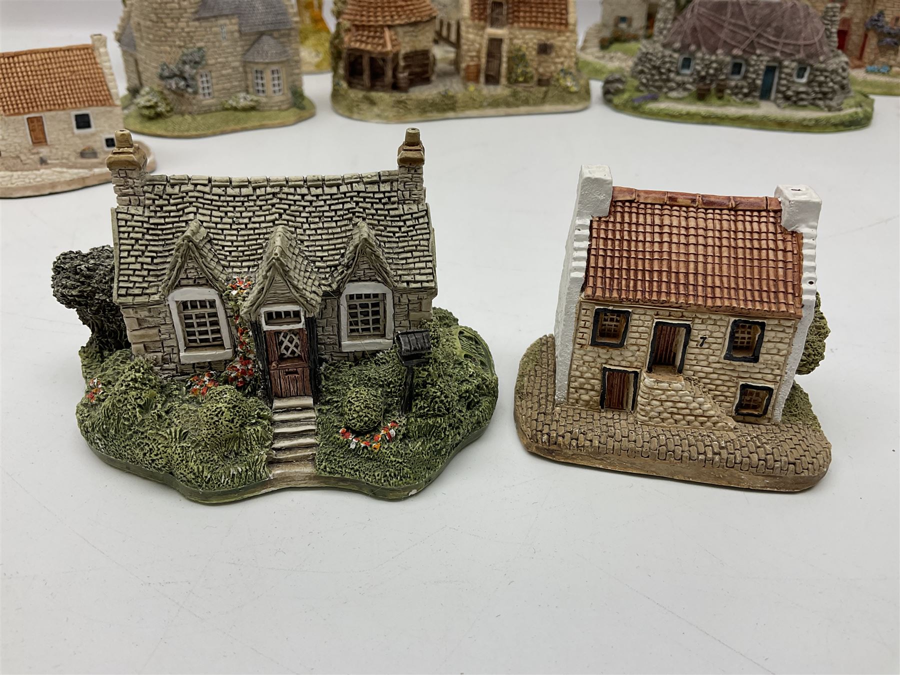 Seventeen Lilliput Lane models from the Scottish Collection