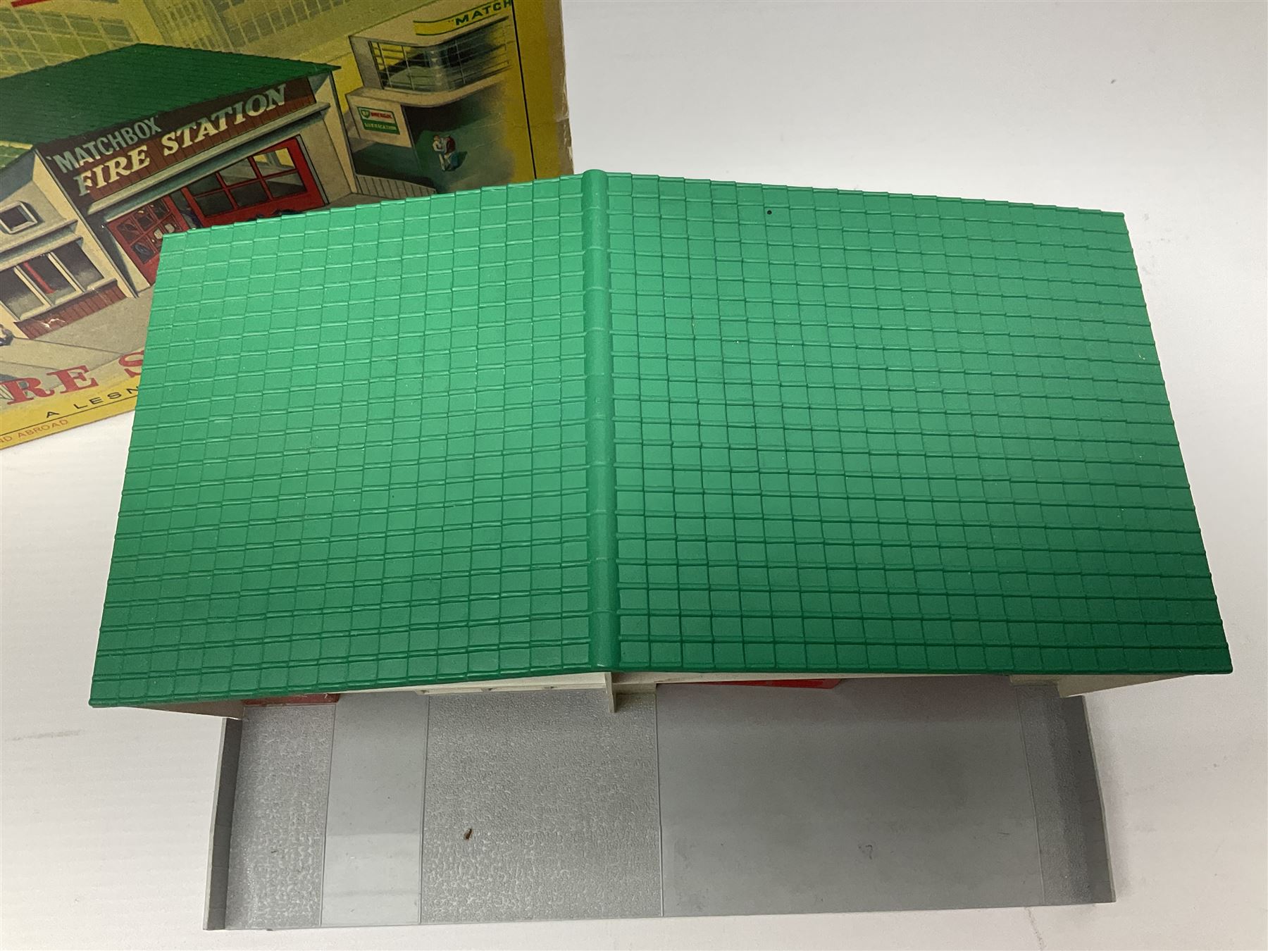 Matchbox - Series MF-1 Fire Station, in white with green roof, in original box 