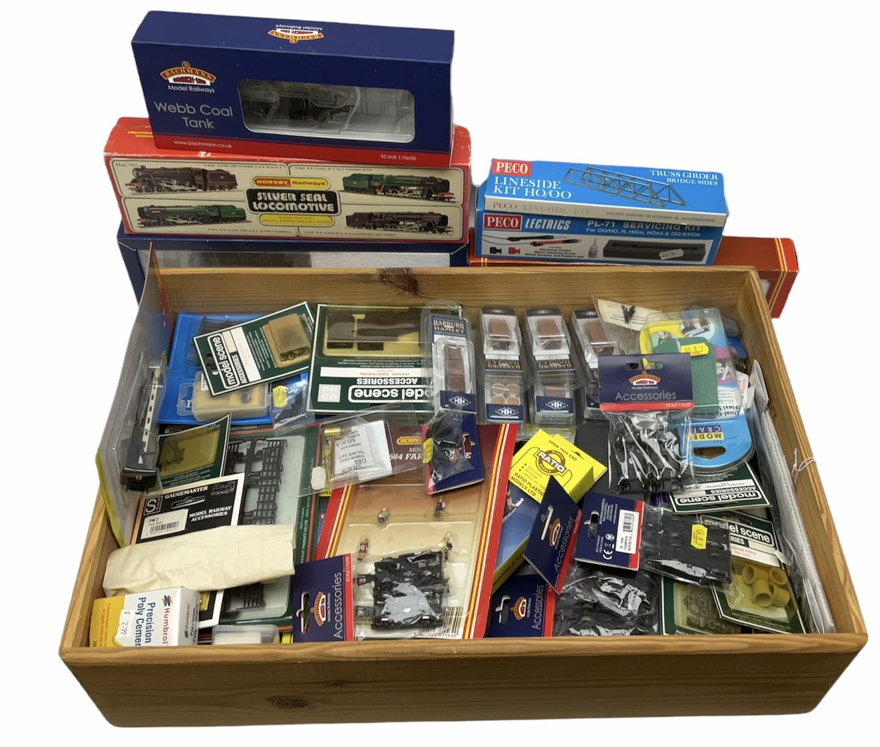 Model railway rolling stock and accessories, including Bachmann branch