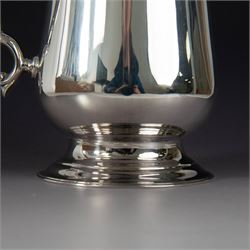 1920s silver tankard, of plain cylindrical form with acanthus capped C scroll handle and upon a circular stepped foot, hallmarked Cooper Brothers & Sons Ltd, Sheffield 1926, H14cm