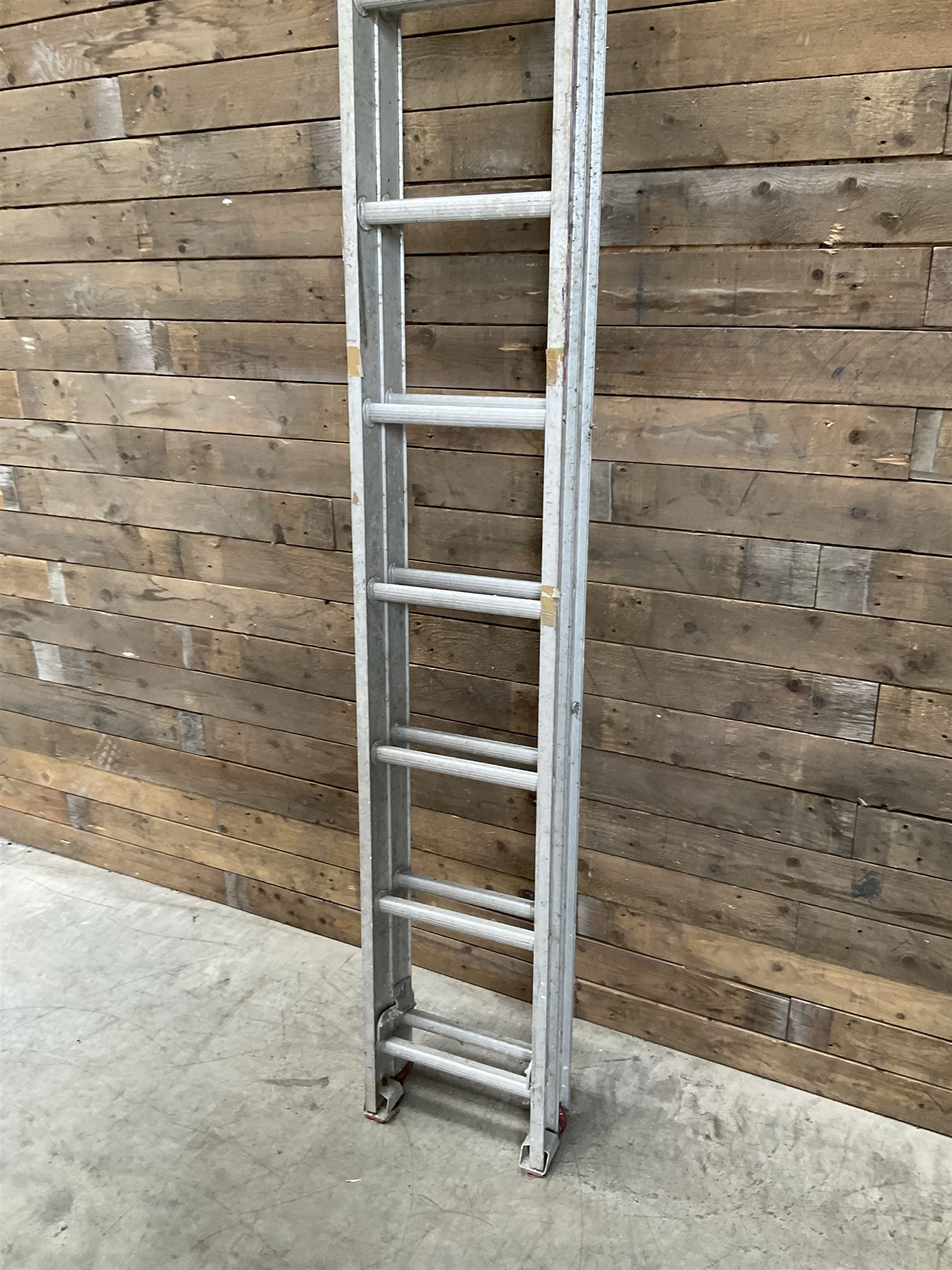 Clima pair extending aluminium ladders - 3.1m closed, extended 5.6m