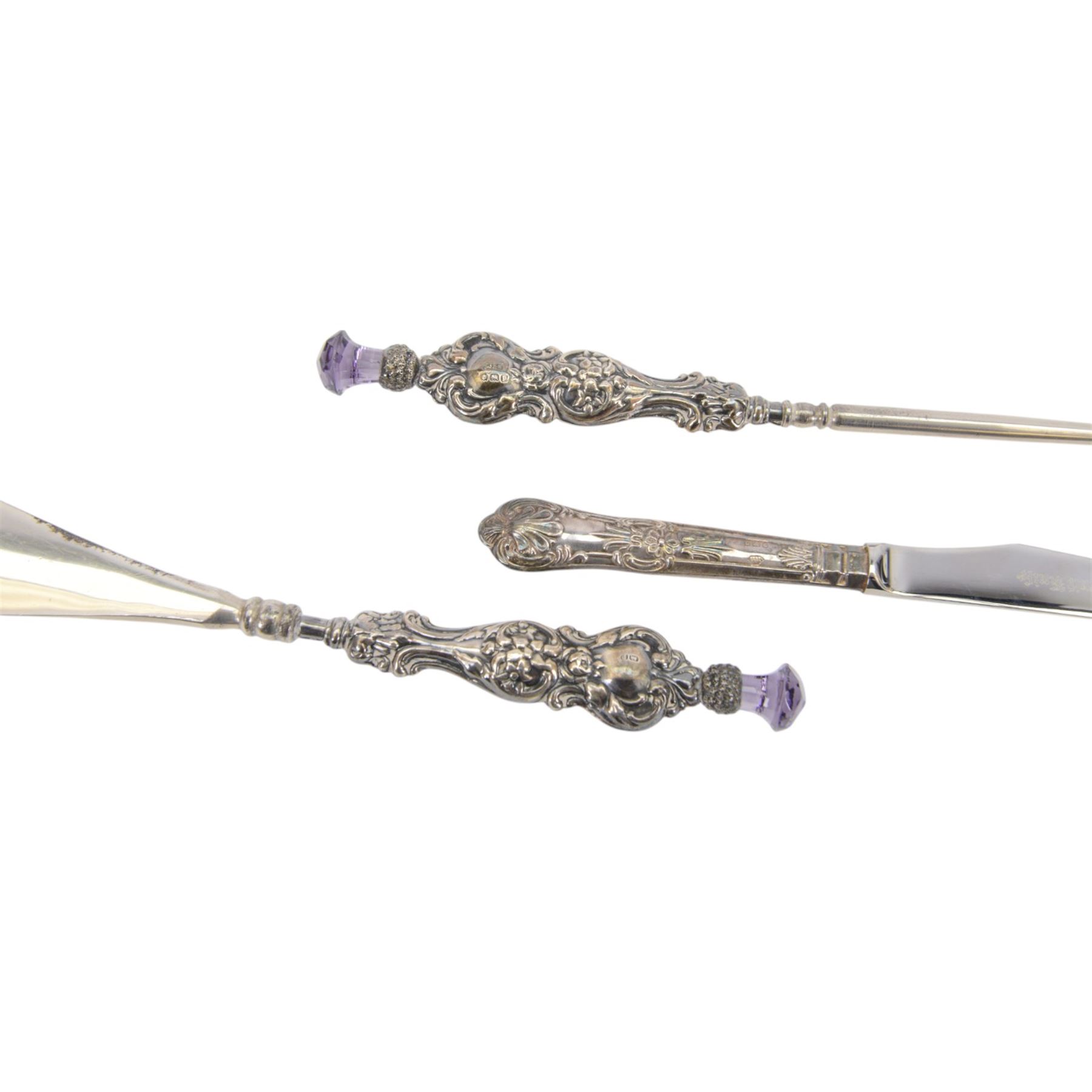 Mid 20th century silver caddy spoon, with palmette bowl and handle, hallmarked A Chick & Sons Ltd, London 1966, together with an early 20th century silver handled shoe horn and button hook and a a silver handled knife, all hallmarked 