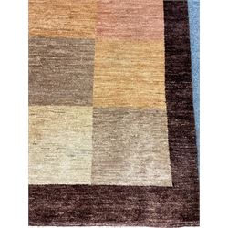 Modern beige ground rug, square patterned field