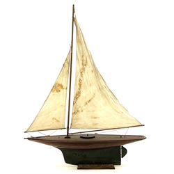 Large Victorian pond yacht, the planked 