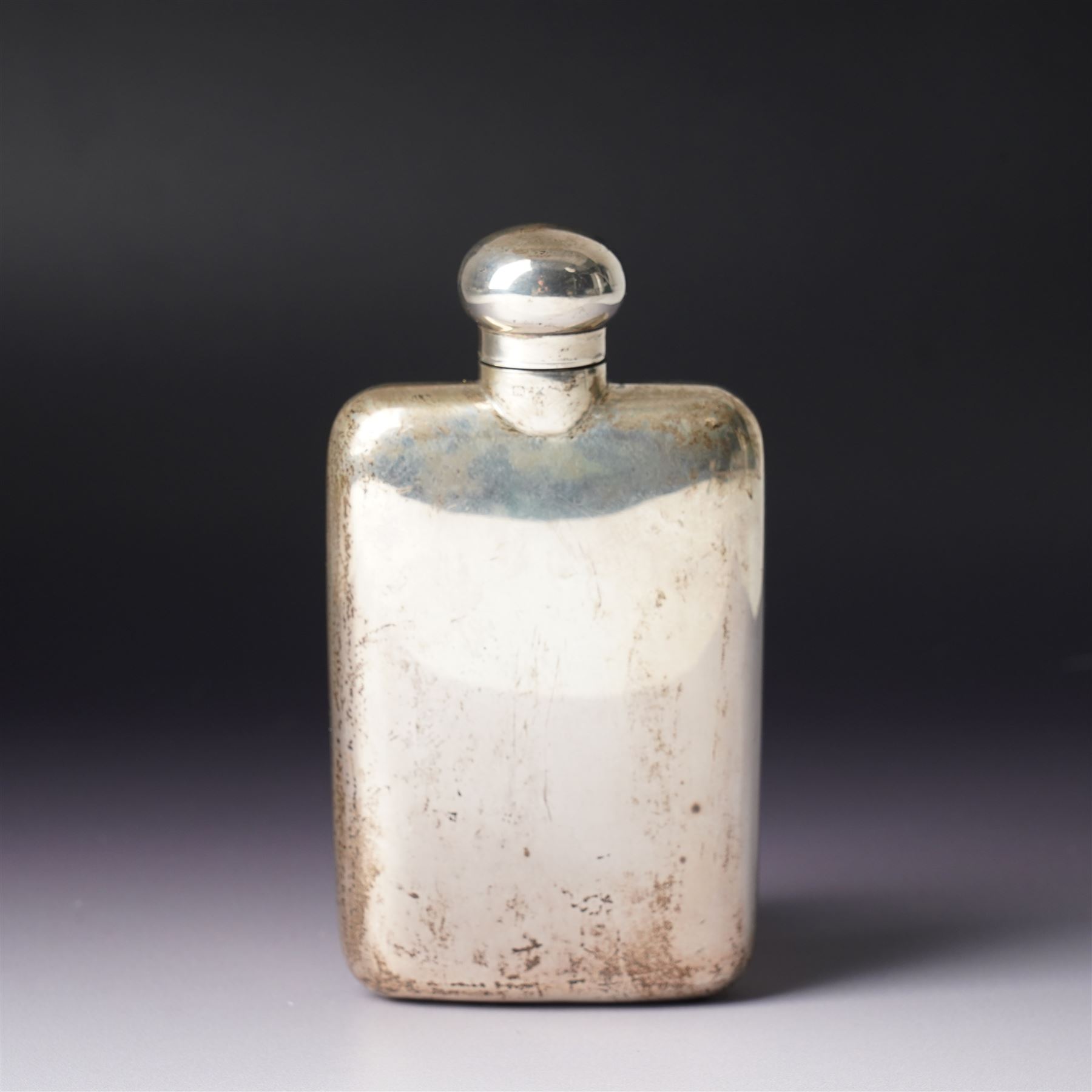 Edwardian silver hipflask with hinged bayonet lid L13.5cm overall London 1909 Maker Mappin & Webb