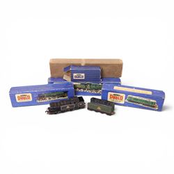 Ten Hornby Dublo three-rail locomotives, including EDLT20 locomotive and tender 'Bristol C...