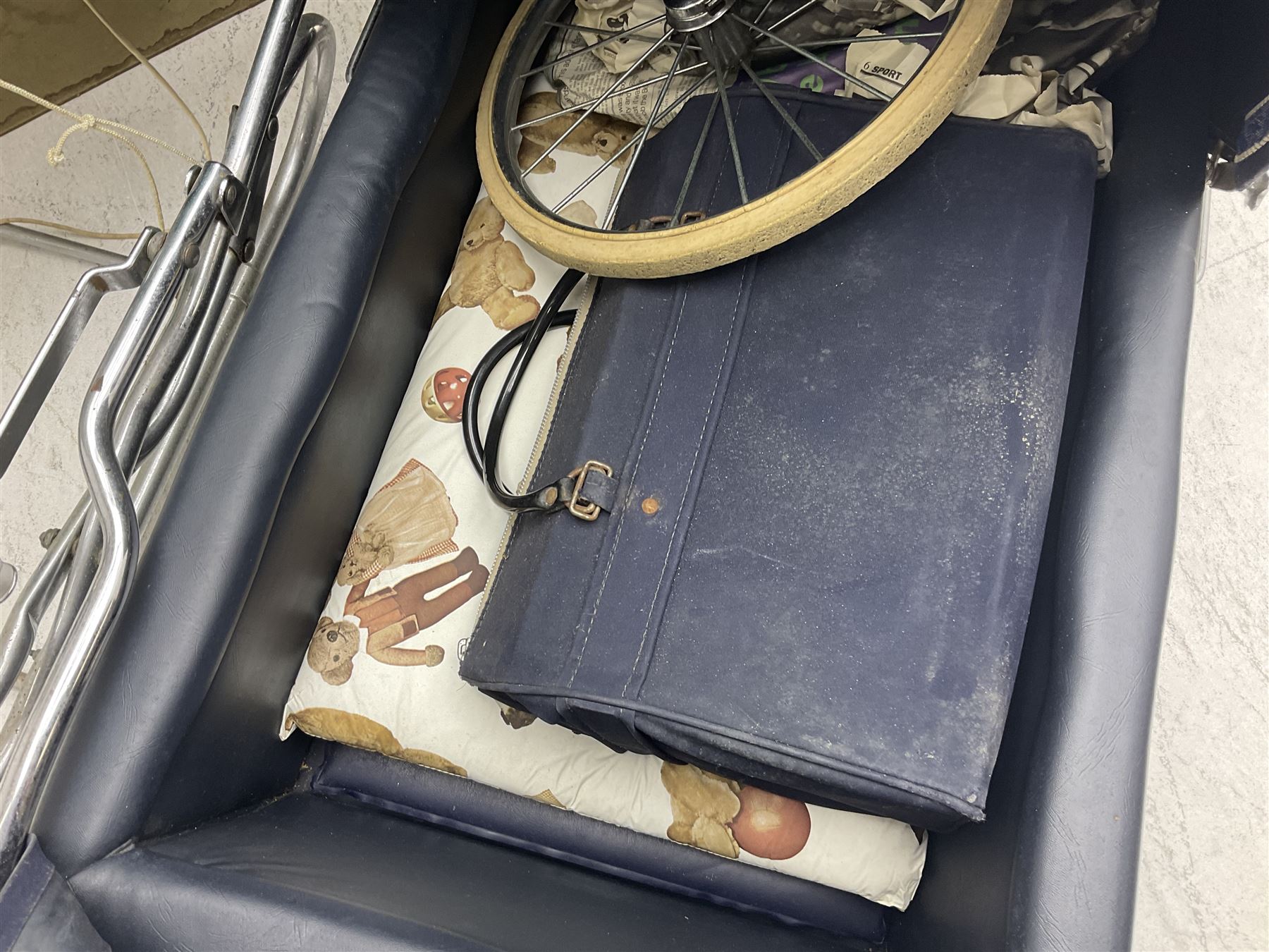 Silver Cross blue pram, with folding canopy and apron