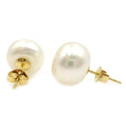  Pair of 18ct gold fresh water white pearl ear-rings stud ear-rings, pearls 9 carat  