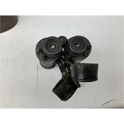 Pair of WWII Barr and Stroud CF41 naval binoculars,  A.P.1900A, with painted broad yellow military arrows, engraved Barr & Stroud, 7X CF 41, Glasgow & London, Serial no. 62984 with leather lens covers and case, H24cm