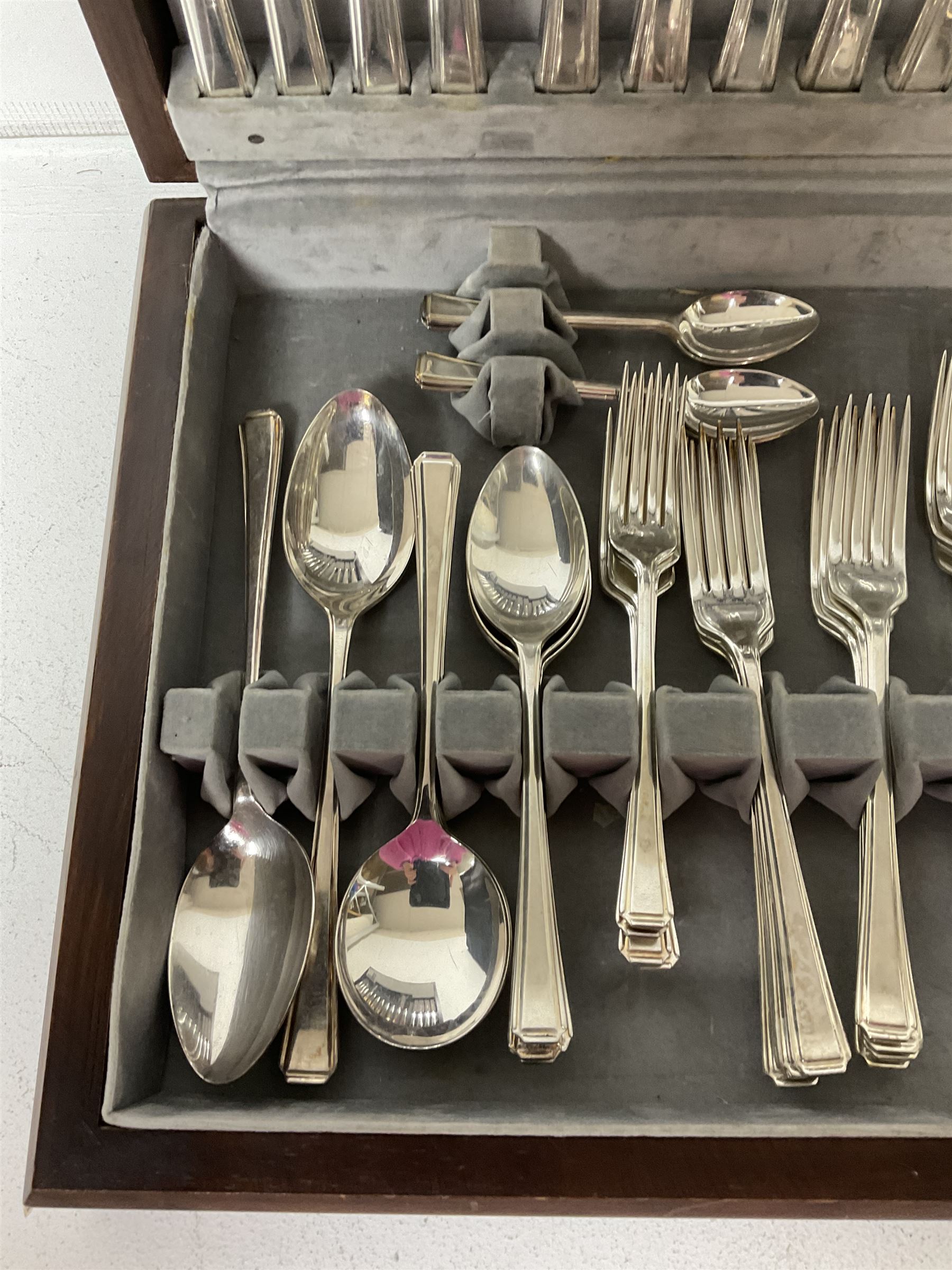 Canteen of Arthur Price Sheffield cutler, part set for eight 