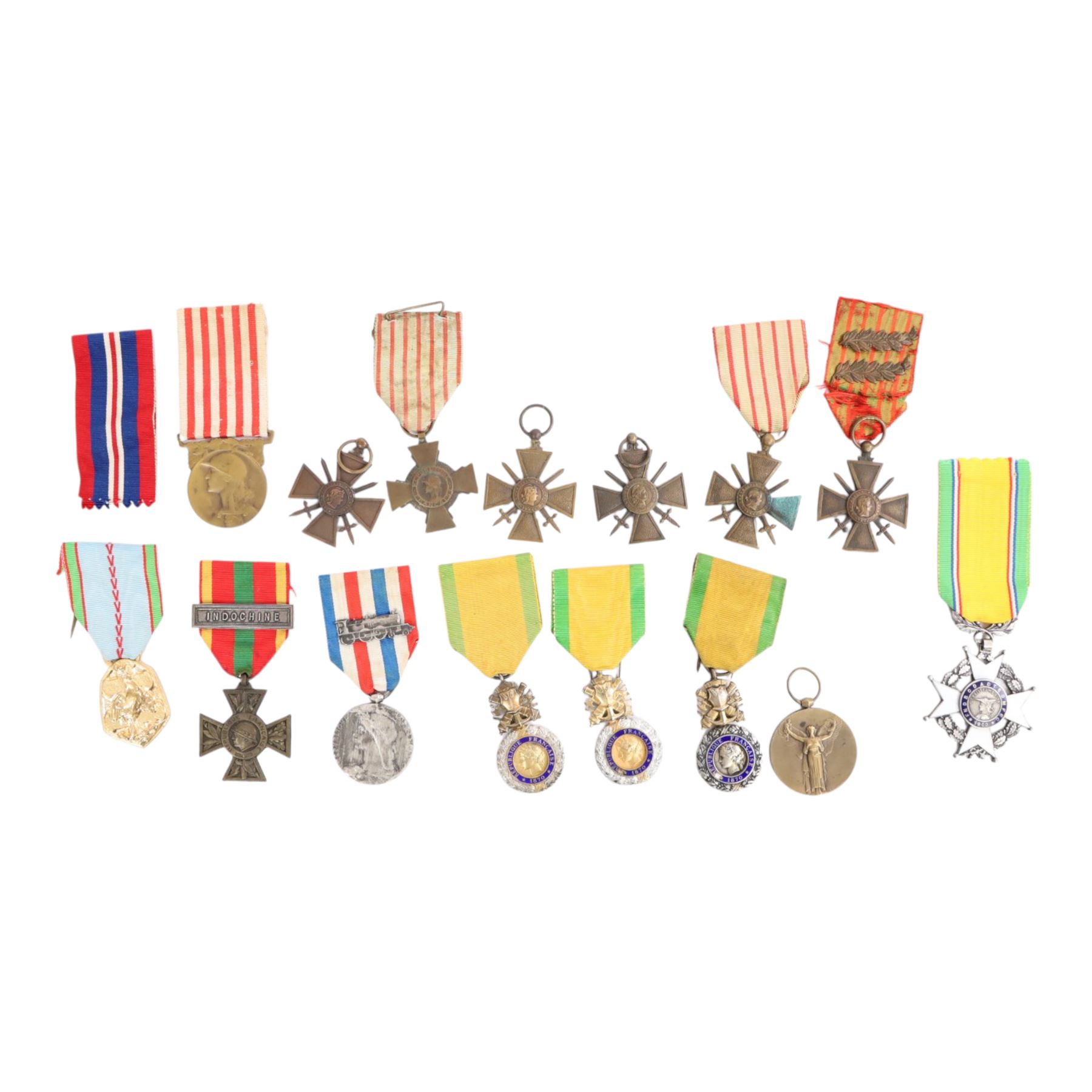 Collection of French medals, including Victory medal, Croix De Guerre, Croix Du Combattant, Commemorative medal etc  