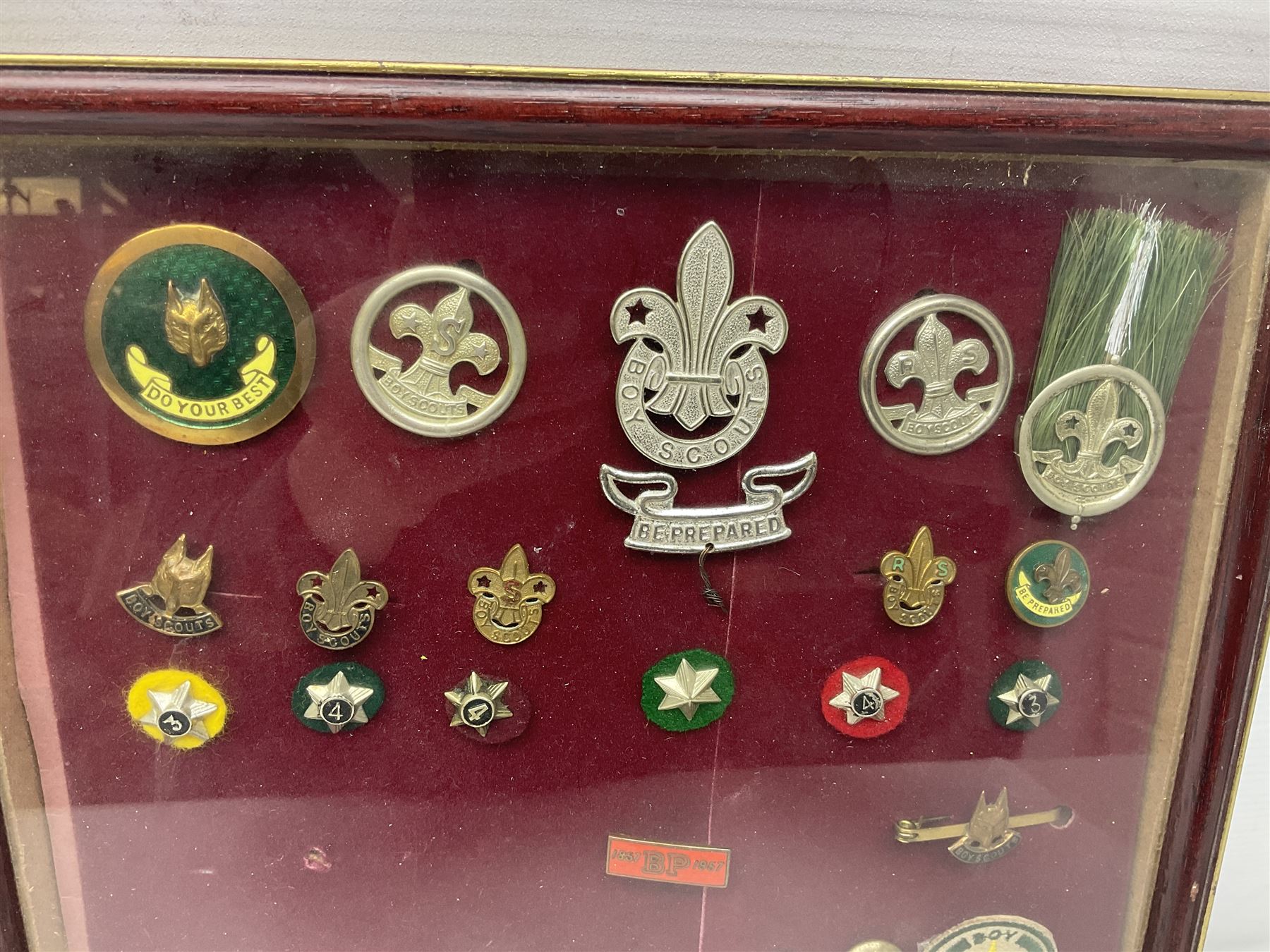 Boy Scout Interest; Boy Scouts insignia, to include metal pin badges and 1950's Scout Cord Award, fifty pence piece etc, thirty-one items  