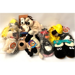  Wallace & Gromit - Boots Gromit and Shaun slippers, two Gromit Raincoat Rucksacks, two Shaun Nightwear cases, two Feathers Shoulder Bags, two Gromit Back Packs and boxed Gromit soft toy (11)  