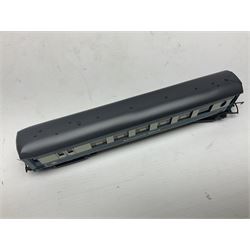 Wrenn '00' gauge - 'The Brighton Belle' Southern Electric Pullman two-car set Nos.S290S and S291S; boxed