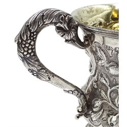 William IV silver christening cup, embossed squirrel and foliate decoration by John James Keith, London 1835, approx 4.8oz, H10cm