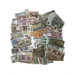 Great British and World banknotes, including Bank of England Hollom ten pounds 'A18' and five pounds 'N12', Fforde ten pounds 'A70' and five pounds 'Z26', various one pound notes, Central Bank of Belize one dollar '1st January 1987', Canada one dollar 'Ottawa 1973' etc