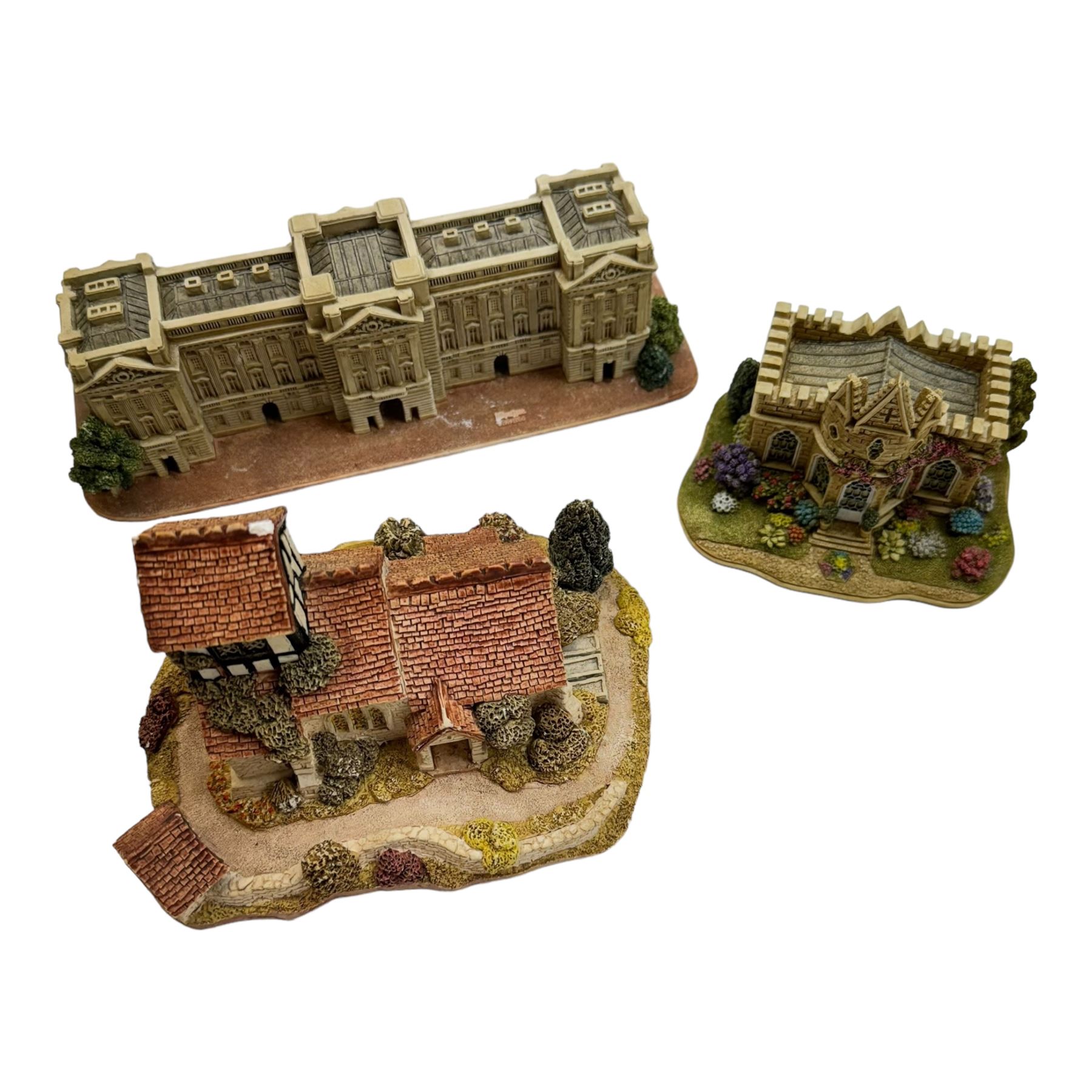 Eight Lilliput Lane models, comprising Buckingham Palace, St Paul's Cathedral, St Lawrence Church, The Great Equatorial, St Marks, All Saints Watermillock, Oranges and Lemons and Jewel in the Crown, seven with boxes 