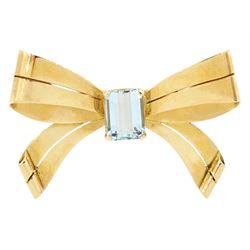 Rose gold single stone emerald cut aquamarine bow brooch, aquamarine approx 3.30 carat