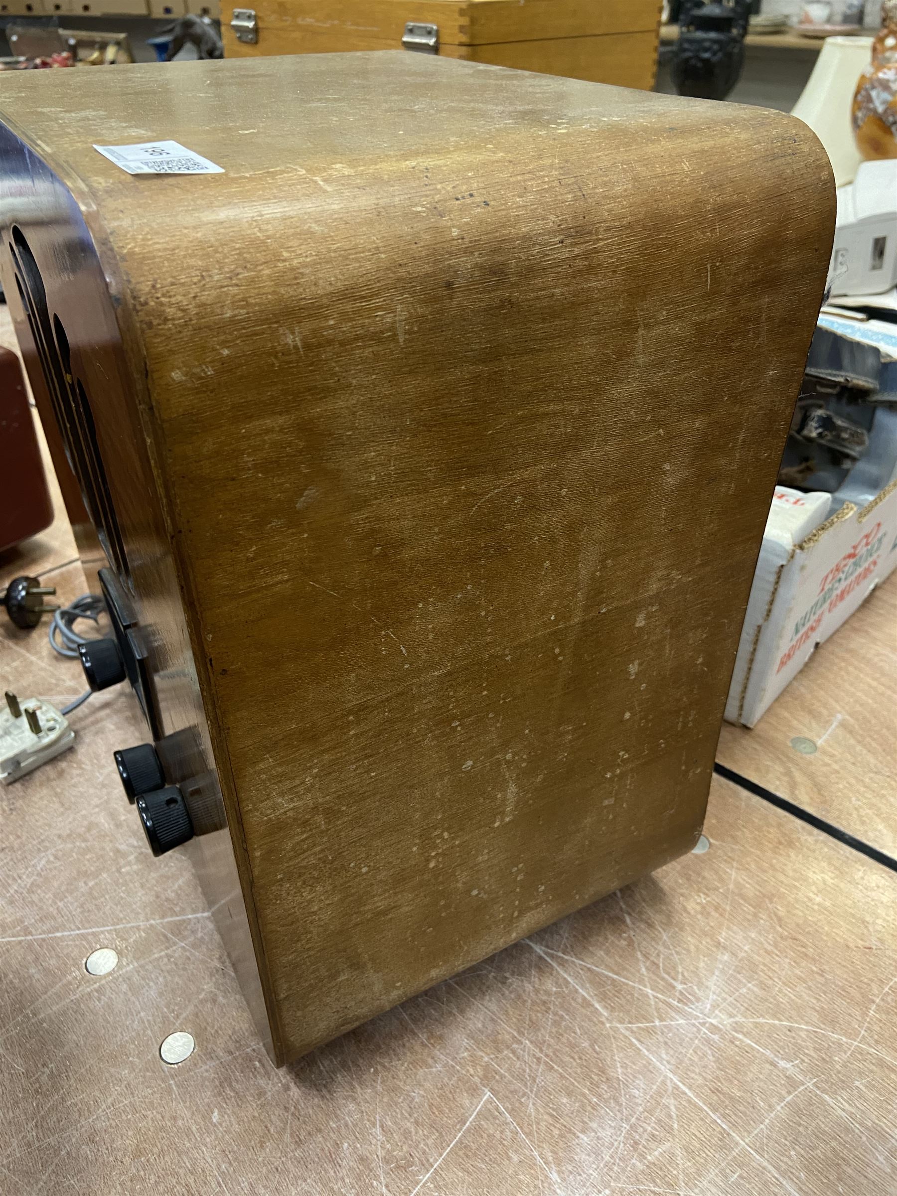 1930s Philips Type 836A Super Inductance radio, in Art Deco curved mahogany case with Bakelite knobs, H36cm W34cm D22cm