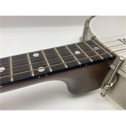 Deering seventeen-fret tenor banjo with cast metal body, serial no.H275, L79cm overall; in fitted hard carrying case