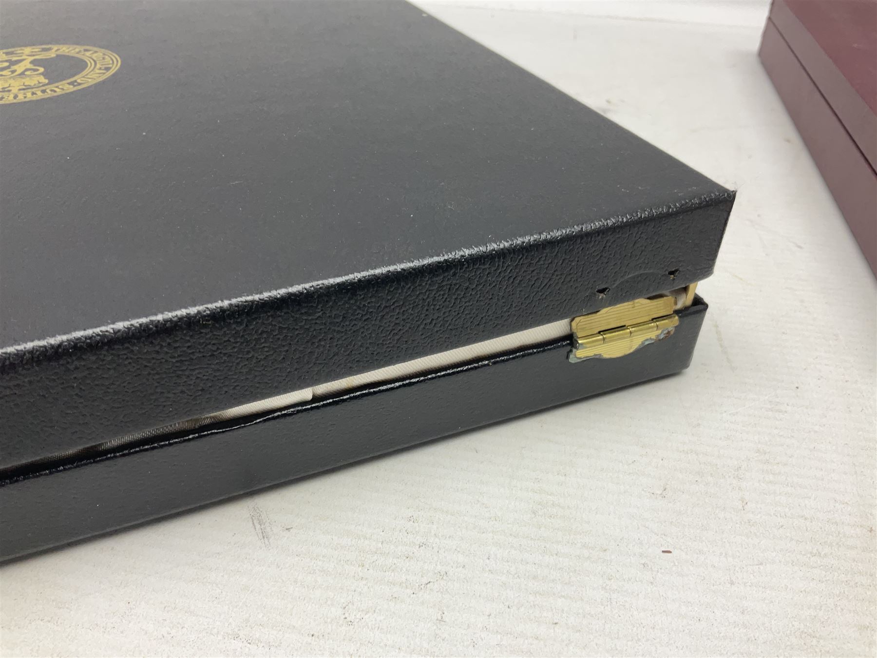 Five Spode Mulberry Hall limited edition Regimental commemorative plates - Argyll & Sutherland Highlanders No.9/500; Cheshire Regiment No.352/500; Kings Own Scottish Borderers No.113/500; Black Watch Royal Highland Regiment No.331/500; and Royal Welch Fusiliers No.309/500; all boxed with certificates (5)