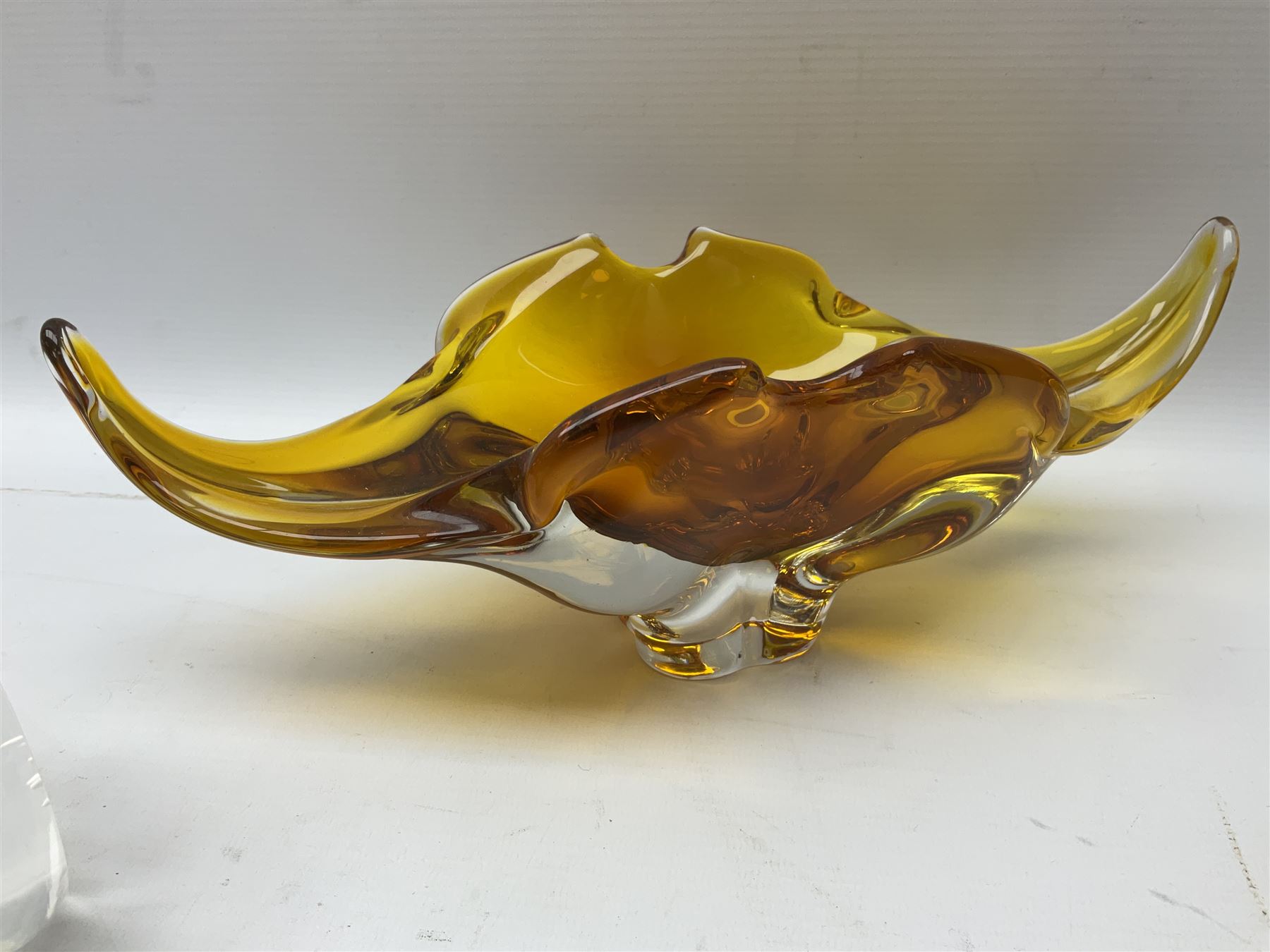 Quantity of glassware to include Mats Jonasson colour wolf paperweight, Murano dolphin and flamingo figures, Caithness Dignity and Tango paperweights, set of six Edinburgh Crystal glass tumblers, art glass dish etc