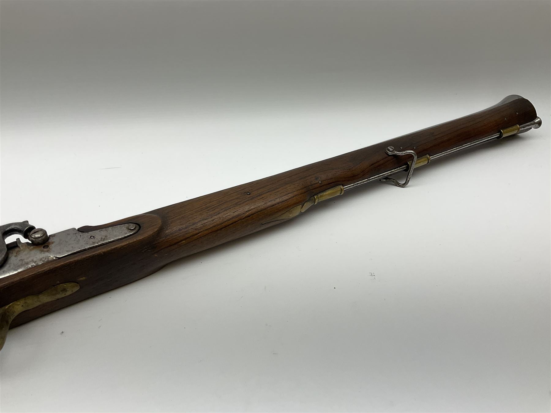 Reproduction 11-bore black-powder blunderbuss, the 61.5cm barrel with black-powder marks and ramrod under, walnut full stock with steel lock and brass fittings and two sling swivels, serial no.155, L101cm overall SHOTGUN CERTIFICATE REQUIRED