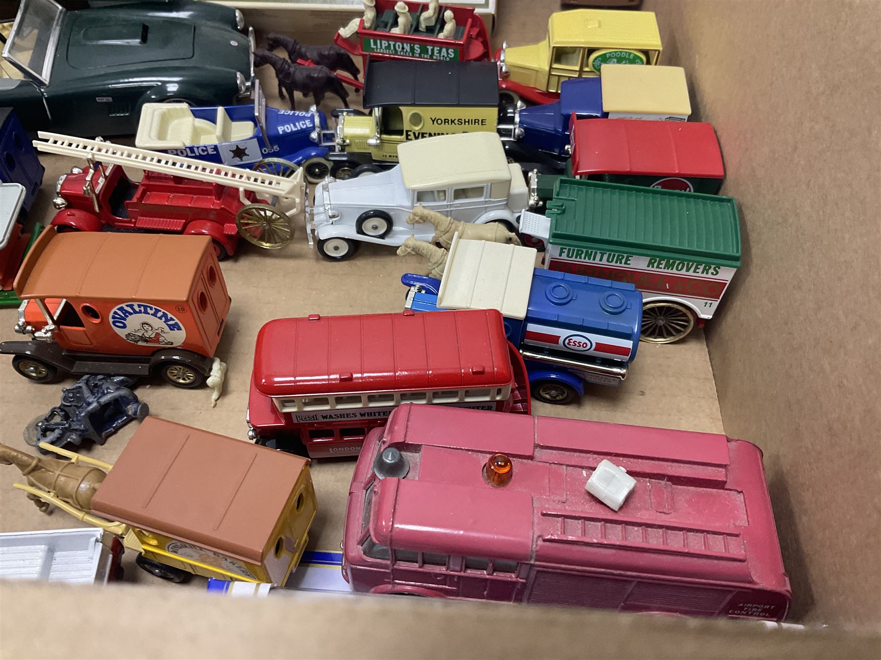Quantity of boxed and loose die-cast cars to include a Dinky Fire Engine, Burago, Matchbox, Lledo etc in two boxes 