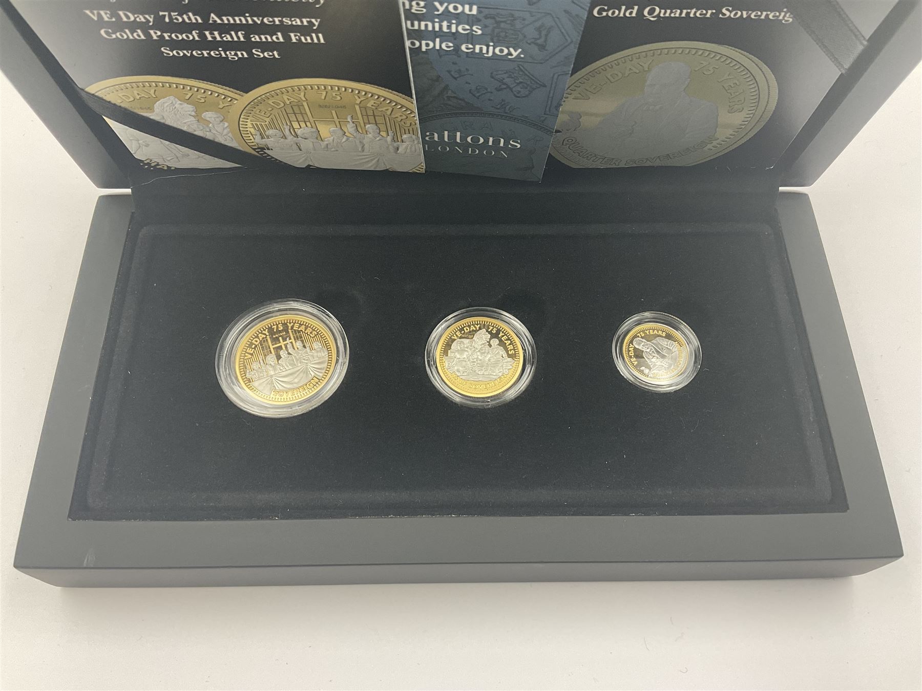 Queen Elizabeth II Alderney 2020 'VE Day 75th Anniversary' gold coin set comprising full sovereign, half sovereign and quarter sovereign, cased with certificates