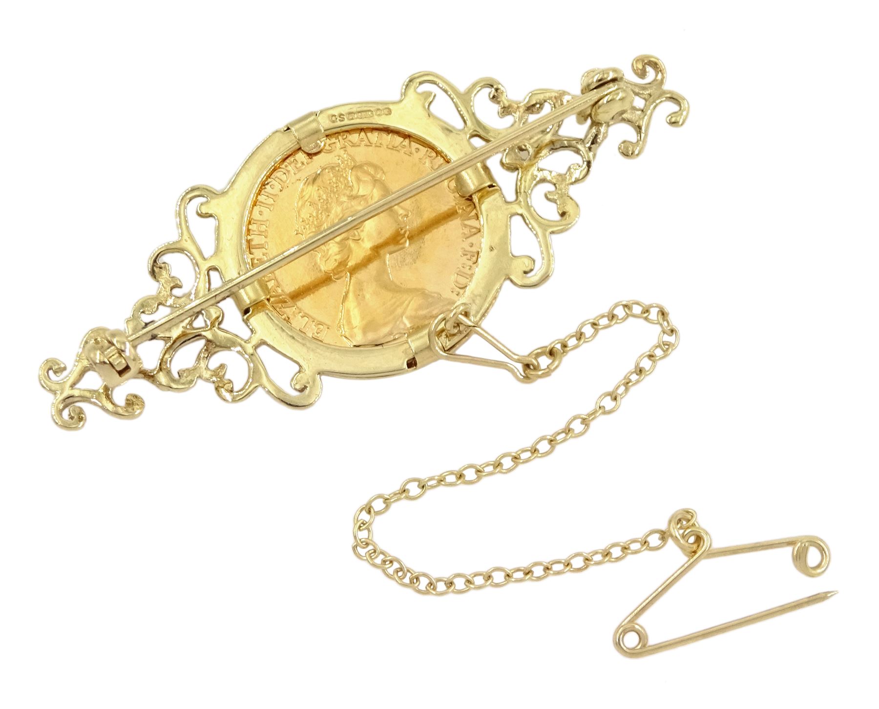 Queen Elizabeth II 1982 gold half sovereign coin, loose mounted in 9ct gold brooch, hallmarked