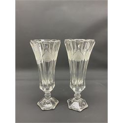 Pair of American depression glass flute shaped vases each of pedestal form moulded with the patriotic symbols of an eagle, the Liberty Bell and Statue of Liberty flaming torch H20cm