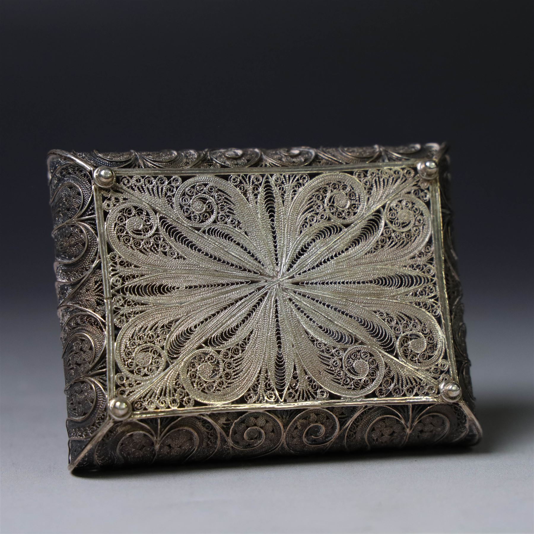 Persian silver filigree trinket box, H3.5cm, W9cm