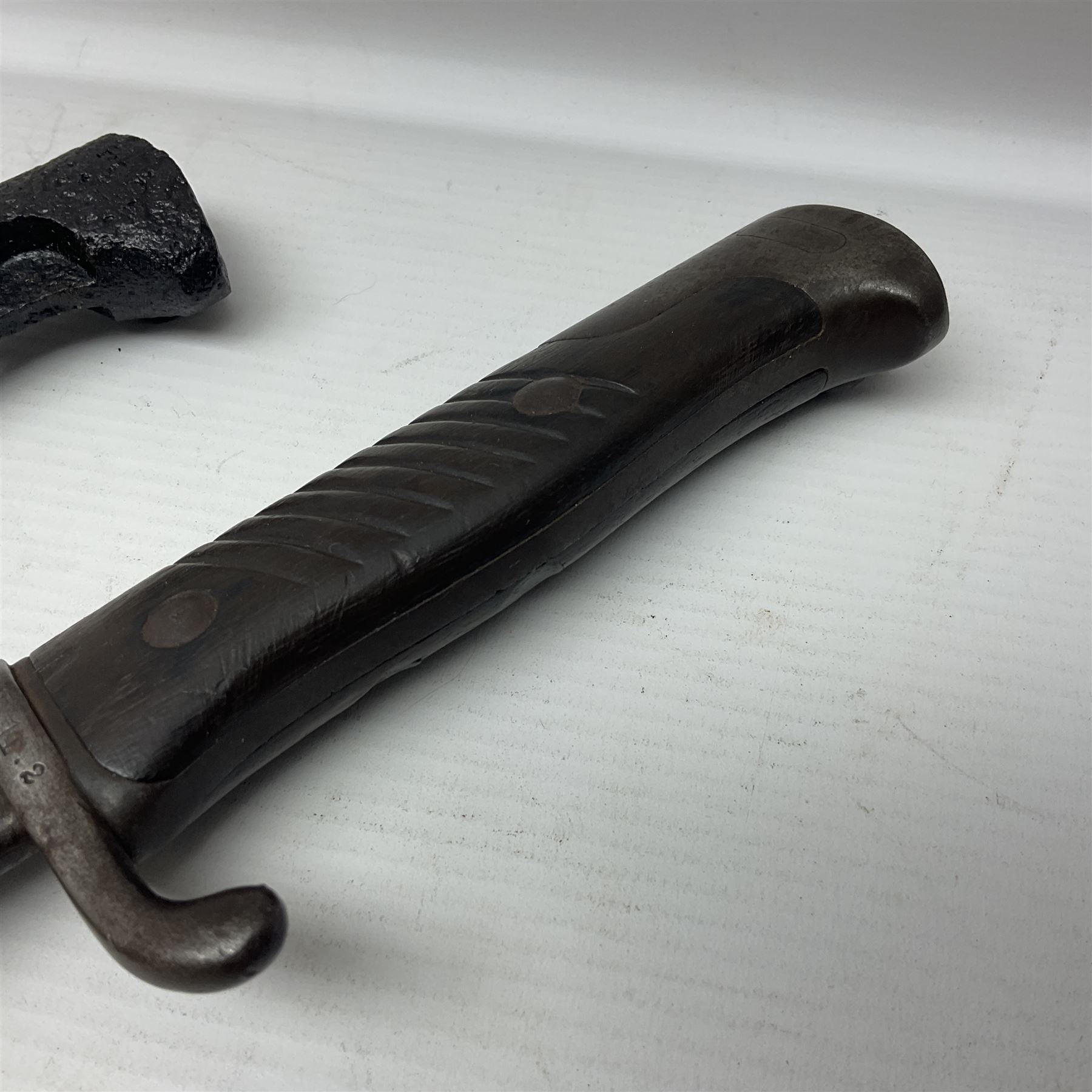 WWI Prussian S98 bayonet with 52cm fullered steel blade dated 1906 to pipeback and marked Solingen to ricasso, regimentally stamped to cross guard 56.R.11.2. for 56 Infanterie Regiment, 11 Kompanie, Waffe 2, L65cm overall; and another in battlefield relic condition (2)
