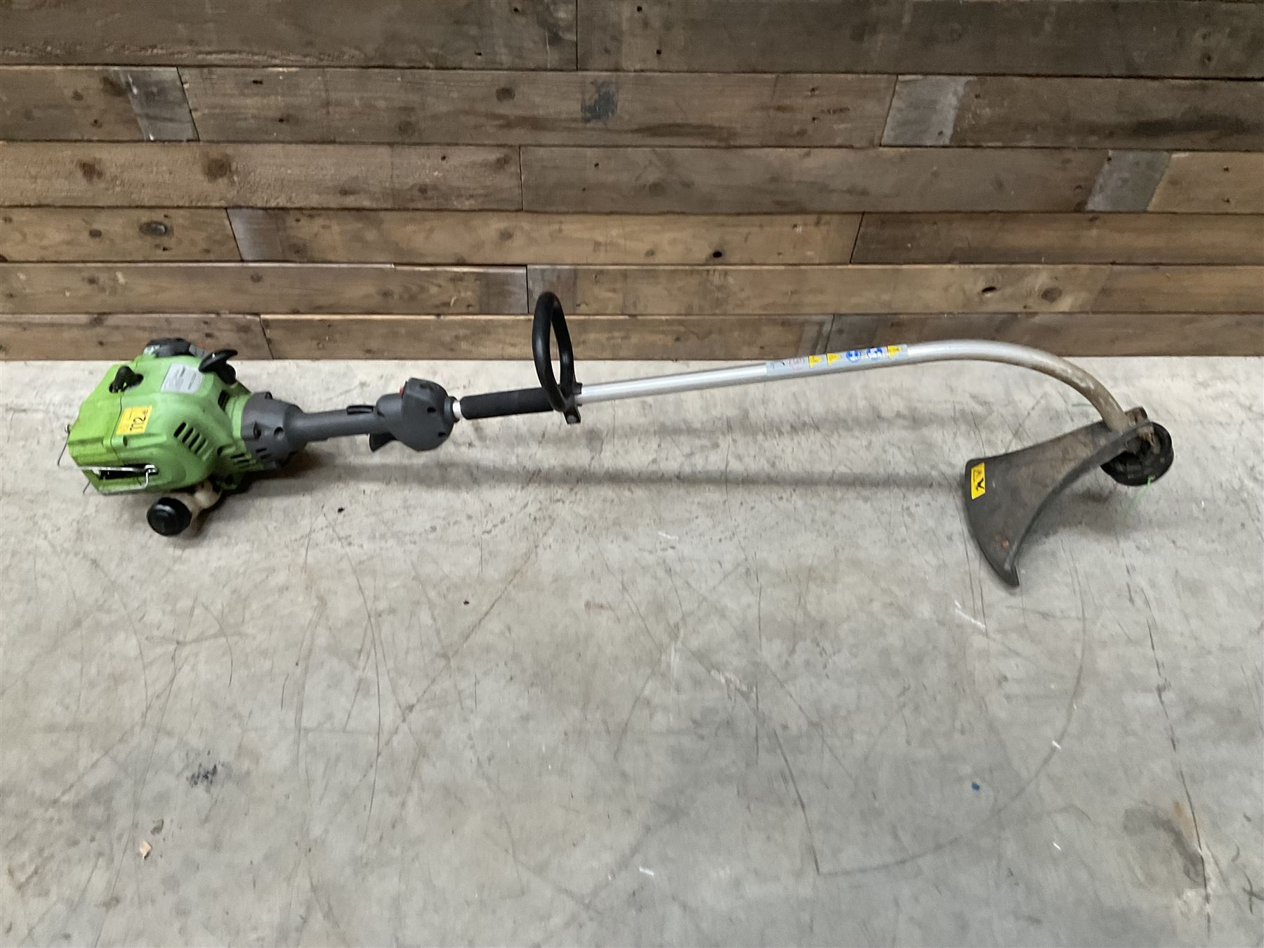 Petron PWR21CCGTA strimmer and a Spear & Jackson 1400W 2in1 Scarifier & Raker