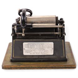 Early 20th century Edison GEM phonograph, in oak case, serial number G115232