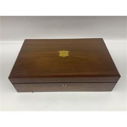 Canteen of cutlery by George Davis, Halifax, with silver ferrules 