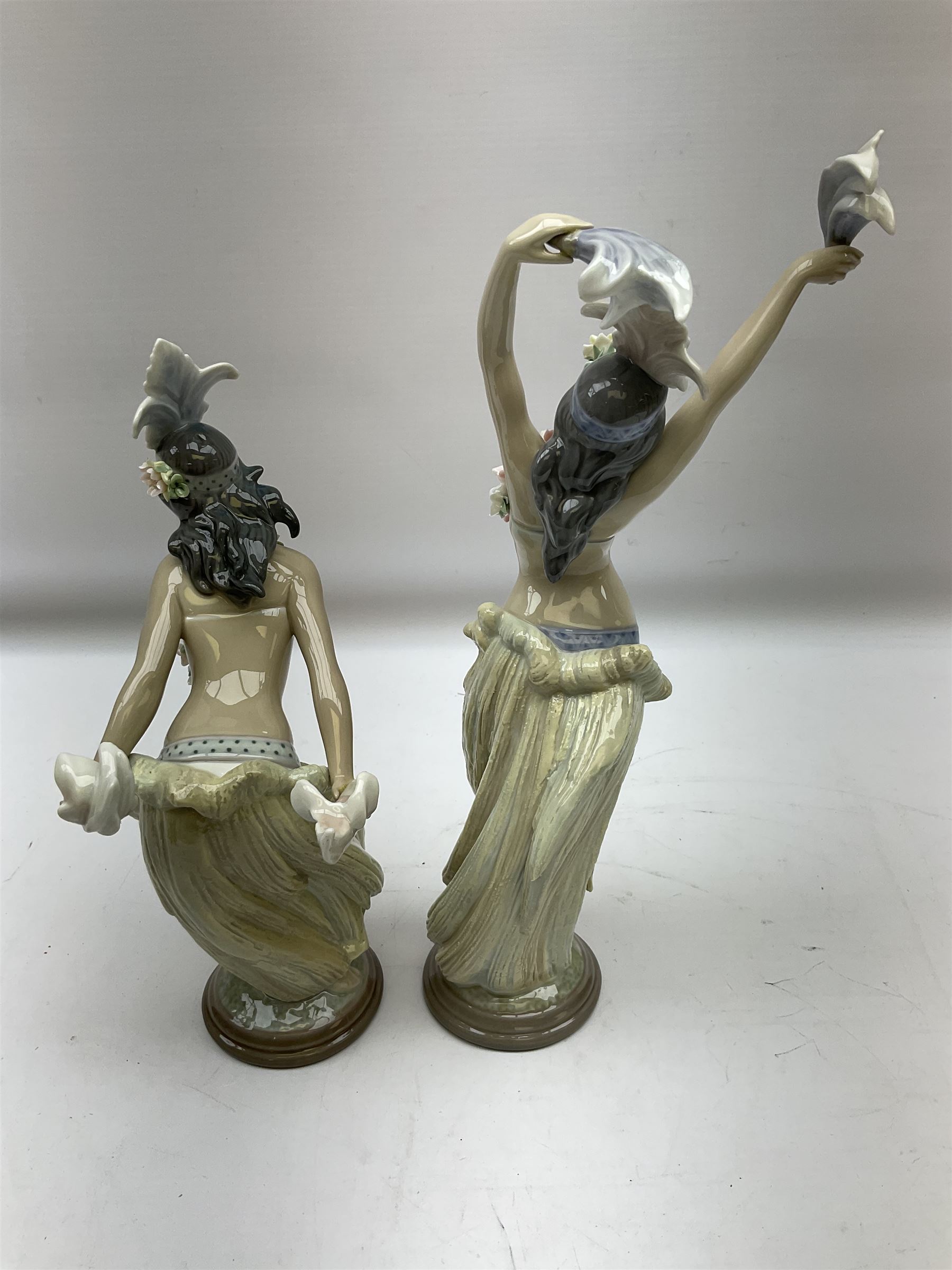 Two Lladro figures, comprising Momi no 1529 and Mahlia no 1531, both with original boxes, both year issued 1987, year retired 1989, largest example H29cm