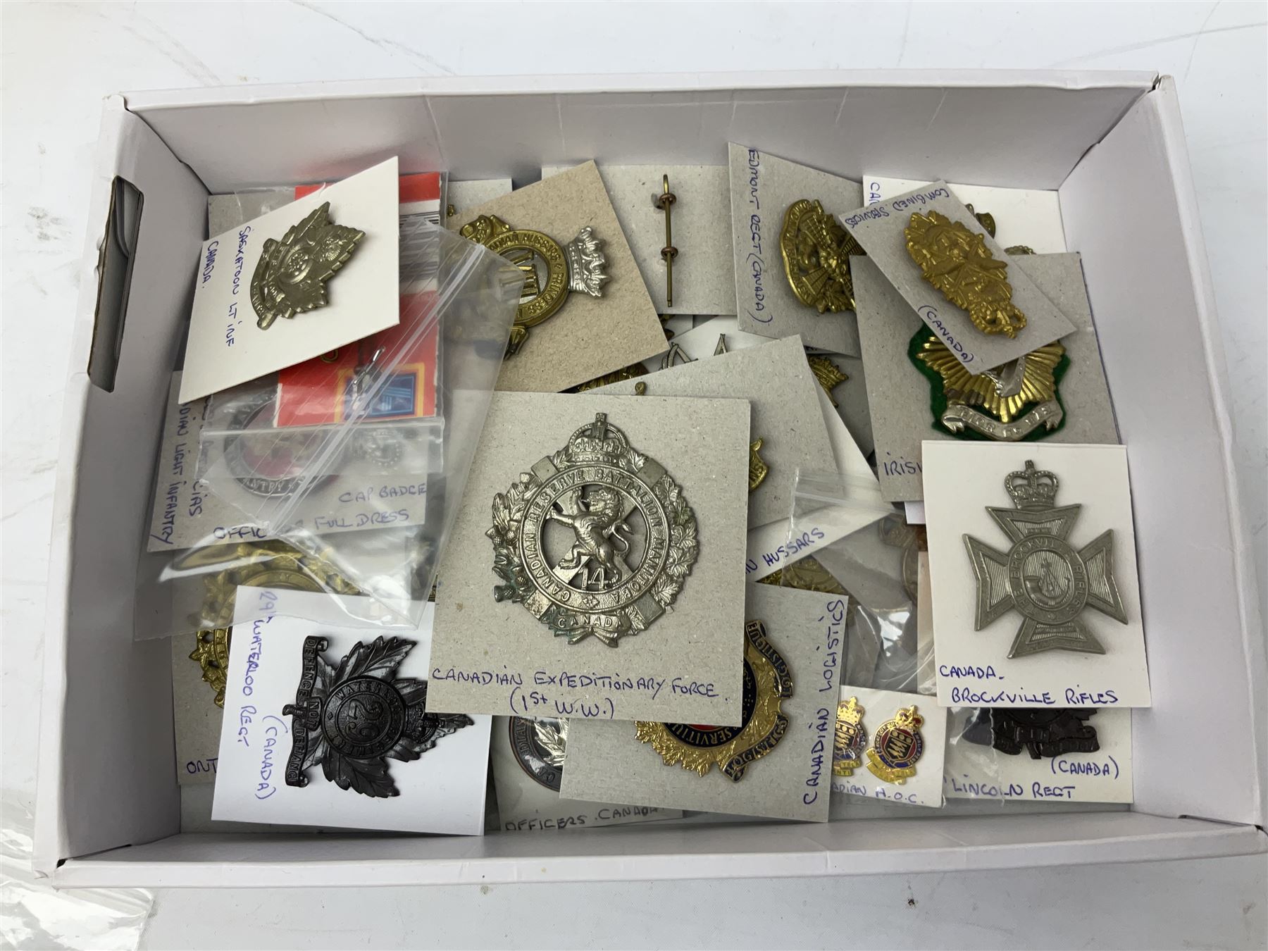 Canadian metal and cloth badges, including Princess Patricias Canadian Light Infantry, Ontario Regiment, 29th Waterloo Regiment, Grenadier Guards, Logistics, Combined Services, Saskatchewan Dragoons, Irish Regiment of Canada, Sakatoon Light Infantry etc