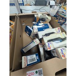 Collection of diecast model cars, incluidng Lledo Days Gone and Oxford Diecast and Lledo Trackside examples, all boxed, together with a Ringtons Giftset, boxed, tin three boxes