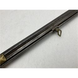 20th century Indian percussion musket, the 81cm octagonal barrel with under rib and ramrod, brass fittings including front and rear swivels, oak half stock with cheek piece and chequered pistol grip stamped 1589 L124.5cm overall